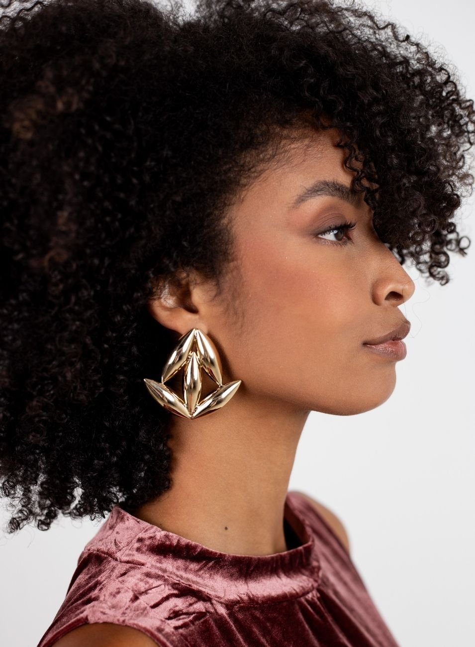 BRINCOS FOLHARE MAXI METAL BANHO OURO