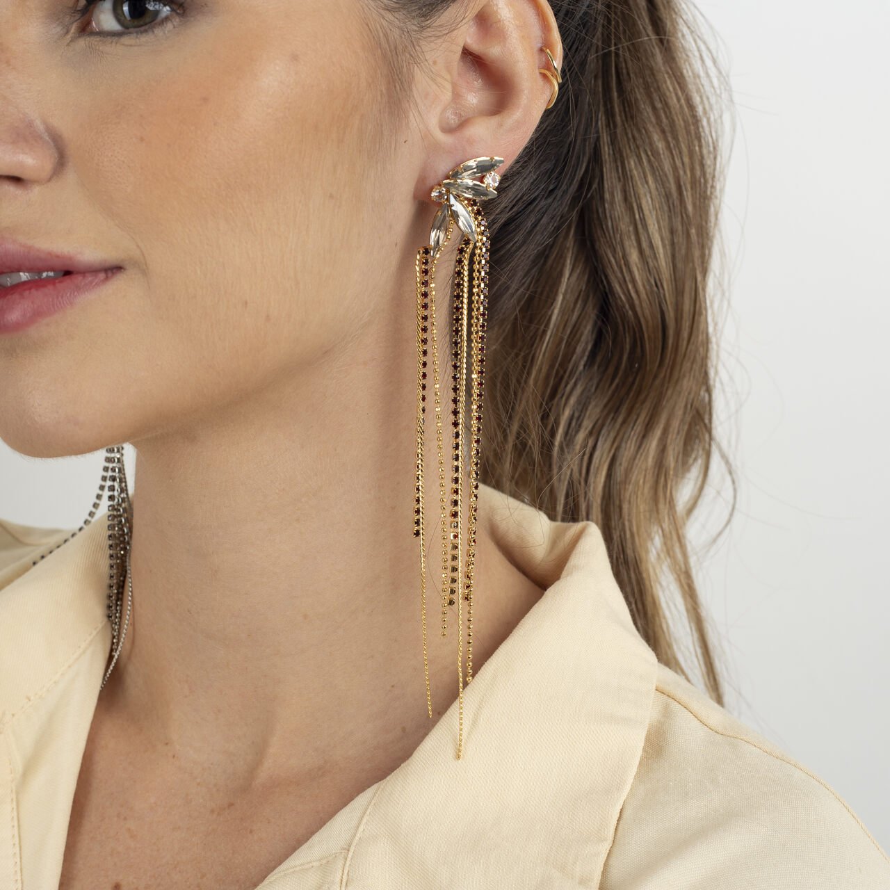 BRINCOS FRANJAS NAVETE CRISTAL CINZA BANHO OURO