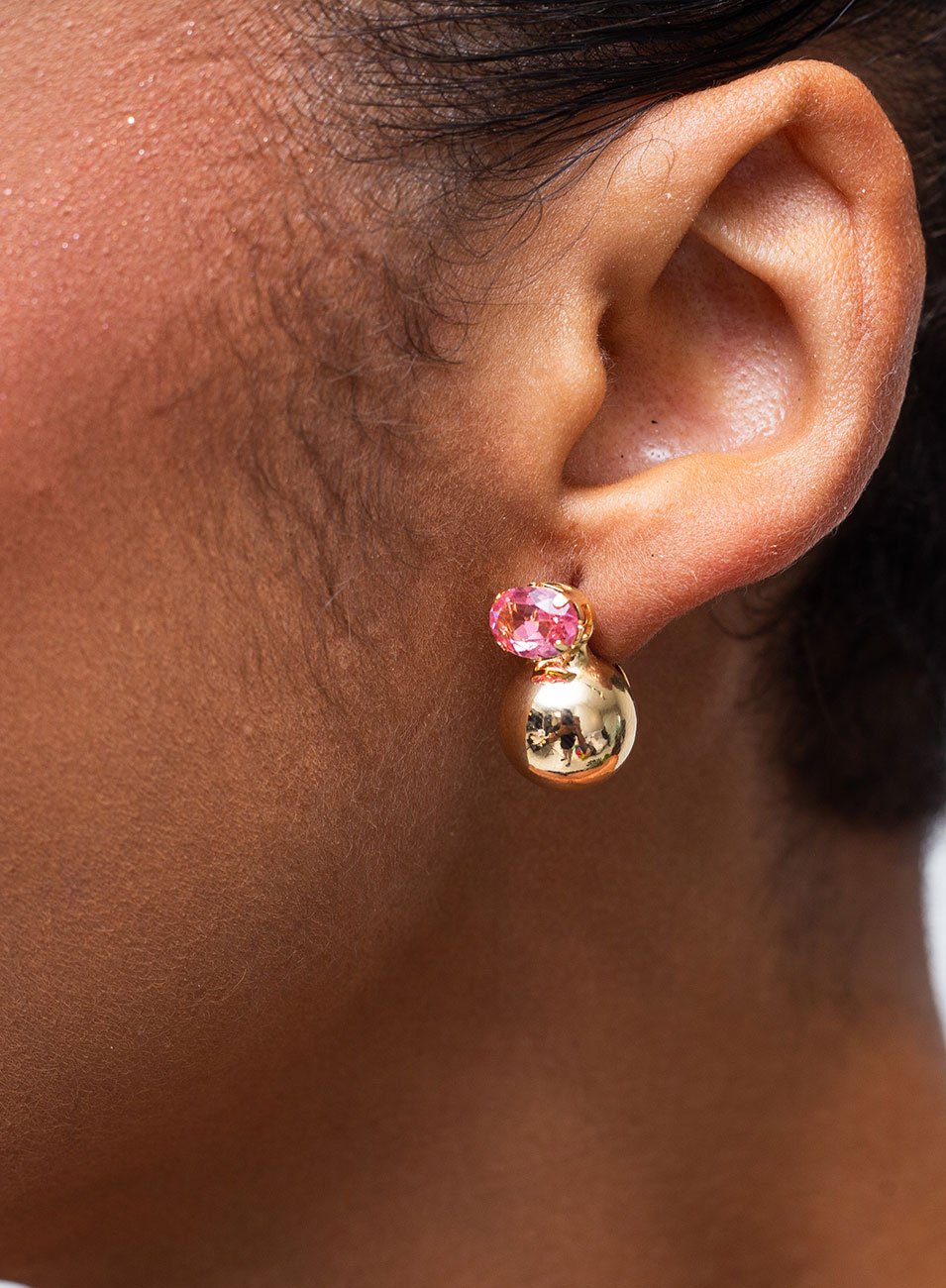 BRINCOS FRUTO OVAL ROSA SAFIRA BANHO OURO 