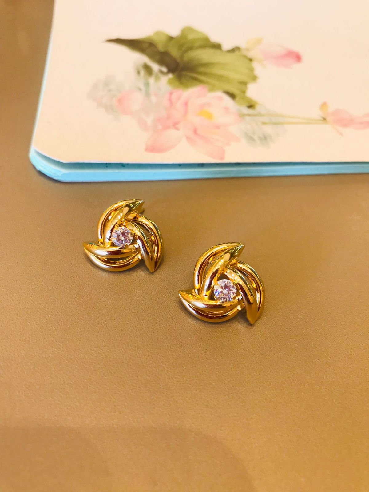 BRINCOS HÉLICE ZIRCÔNIA INCOLOR BANHO OURO