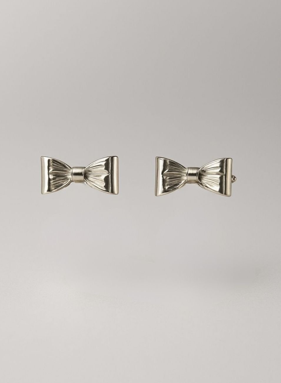 BRINCOS LACINHO BANHO DE RÓDIO BRANCO