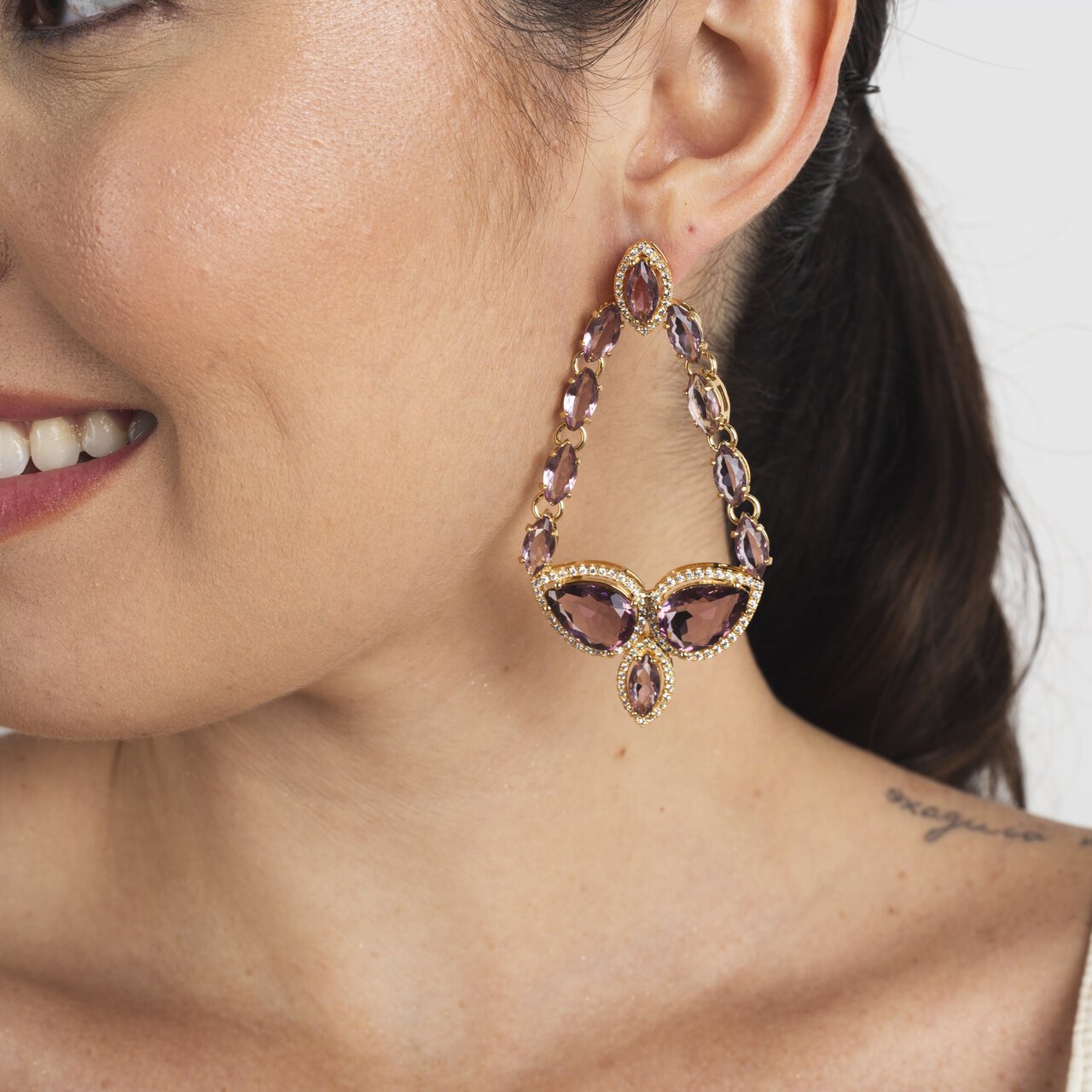 BRINCOS LAVÍ CRISTAIS AMETISTA BANHO OURO