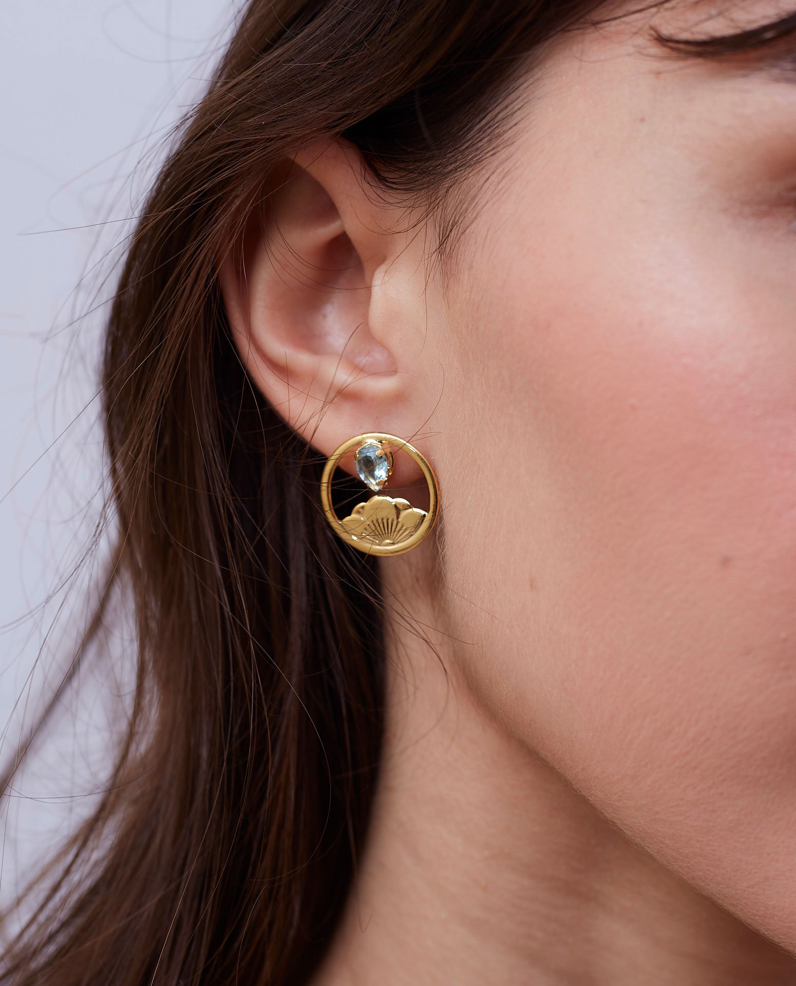 BRINCOS LIRA AZUL CLARO BANHO OURO