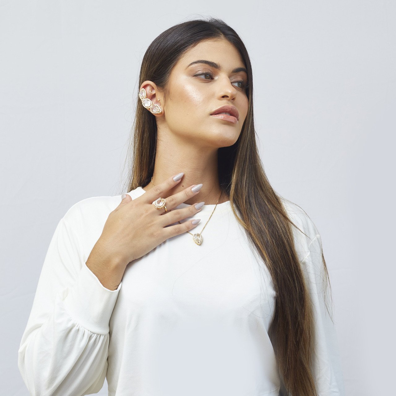 BRINCOS MABÊ EARCUFFS MIX DE CRISTAIS INCOLORES E CRAVAÇÕES DE ZIRCÔNIAS BANHO OURO