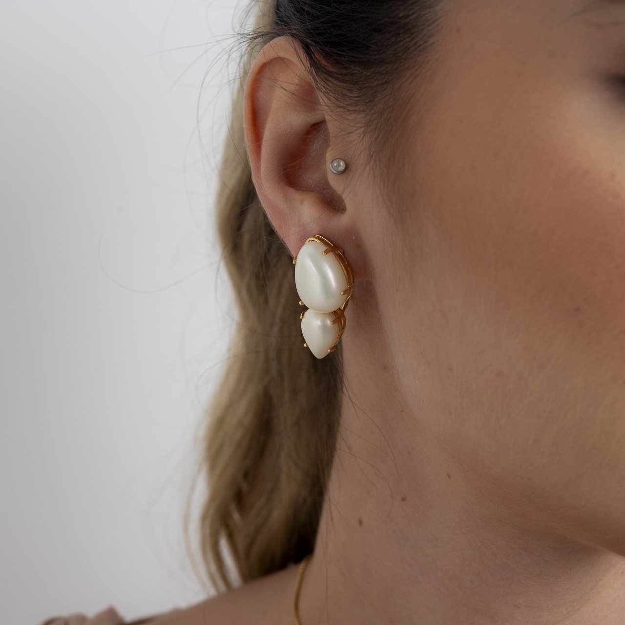 BRINCOS MILKA PÉROLAS DUPLAS BANHO OURO