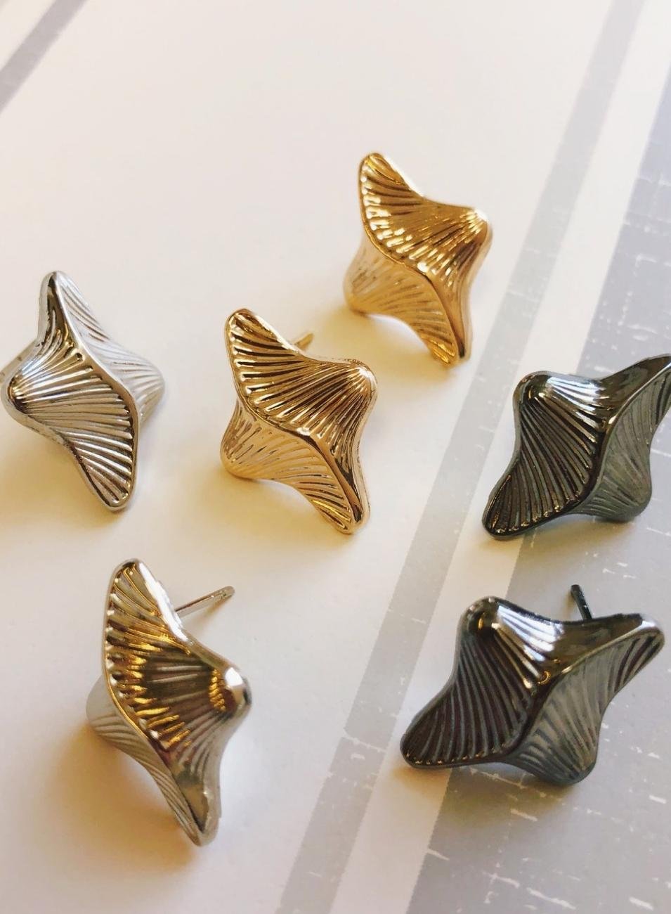 BRINCOS MINI CACK ESTRELA BANHO RÓDIO BRANCO