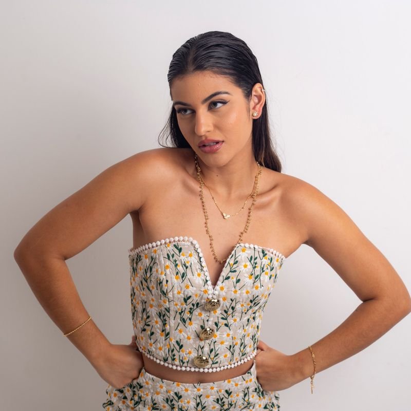 BRINCOS MINI FLOR PÉROLA BANHO OURO