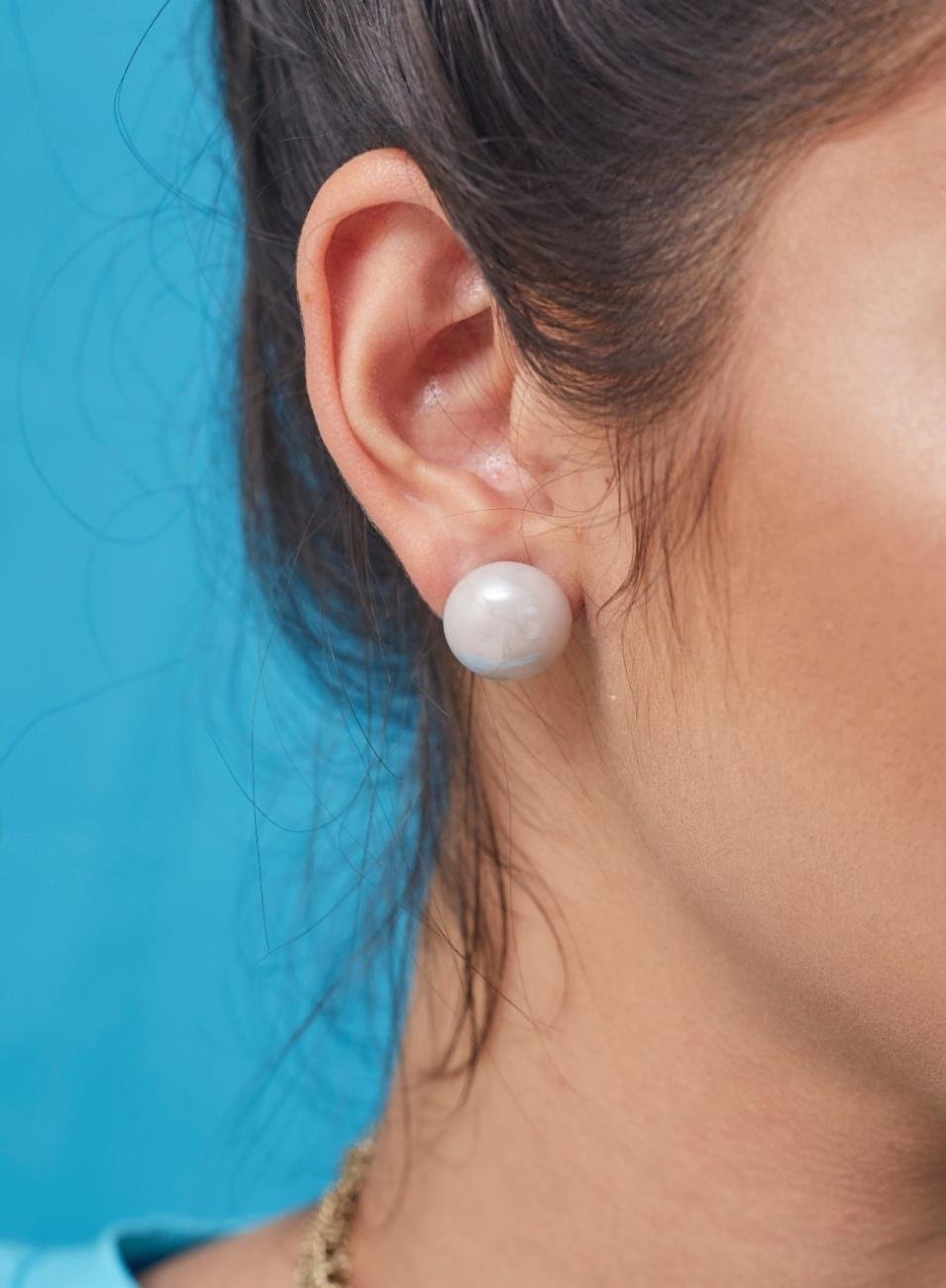 BRINCOS MOON PÉROLA LILÁS BANHO OURO