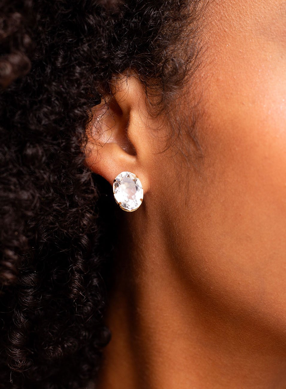 BRINCOS NATURE EARCUFF ASSIMÉTRICO MIX CRISTAIS INCOLOR BANHO OURO