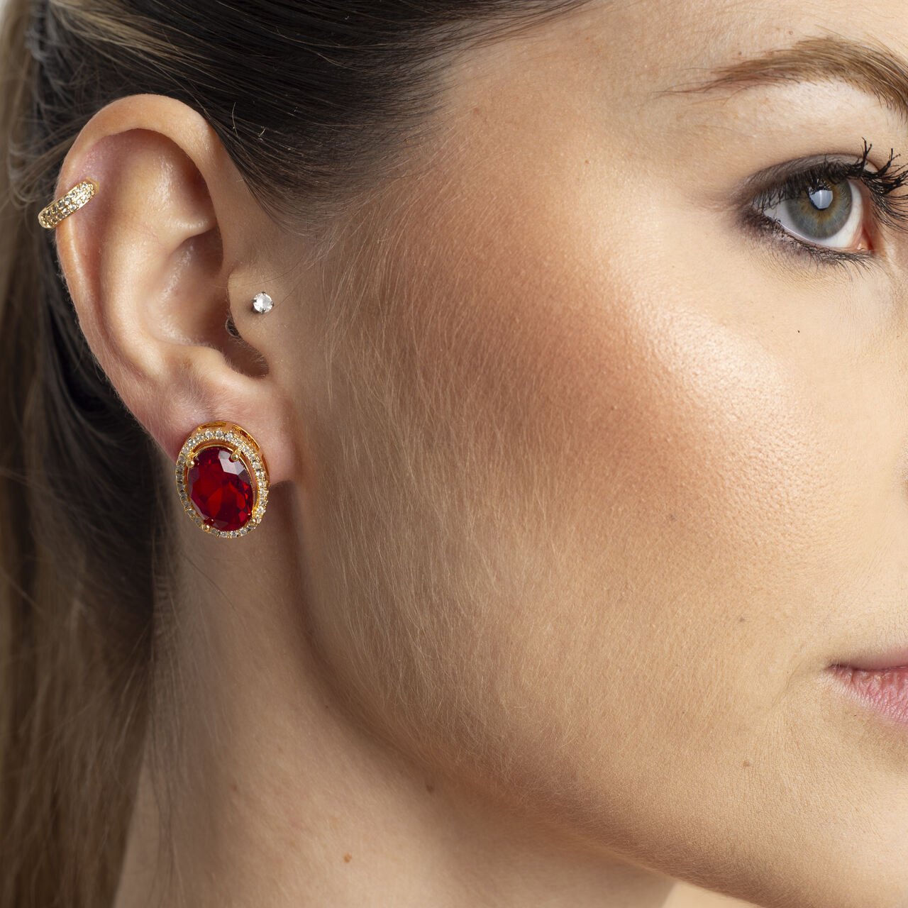 BRINCOS NINA CRISTAL VERMELHO BANHO OURO