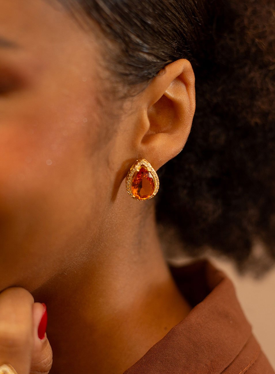 BRINCOS NINA GOTA CRAVAÇÃO ÂMBAR OURO