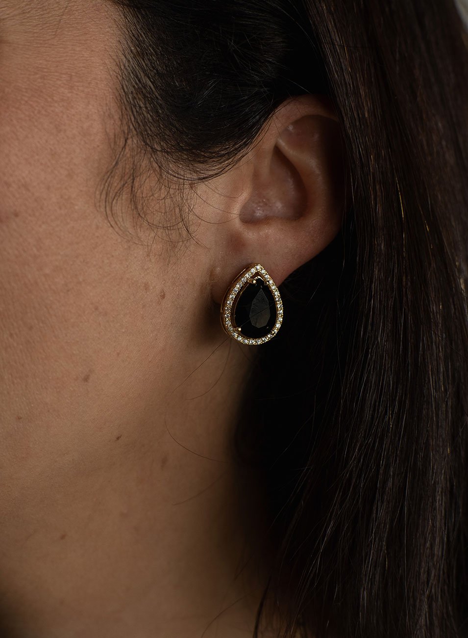 BRINCOS NINA GOTA PRETO BANHO OURO