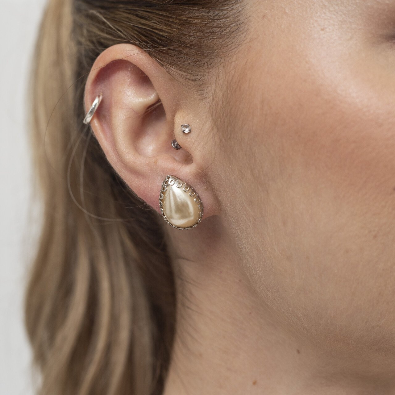 BRINCOS PADILLA GOTA PÉROLA M BANHO RÓDIO BRANCO