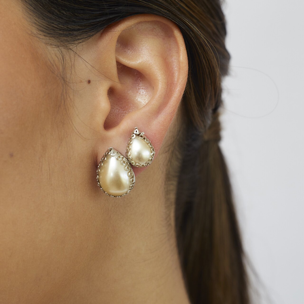 BRINCOS PADILLA GOTA PÉROLA M BANHO RÓDIO BRANCO