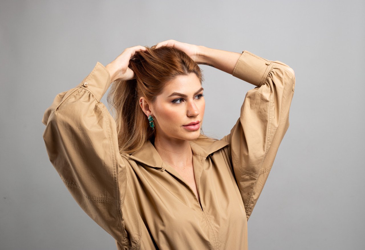 BRINCOS PÊNDULOS ALVORE CRISTAIS VERDE BANHO OURO