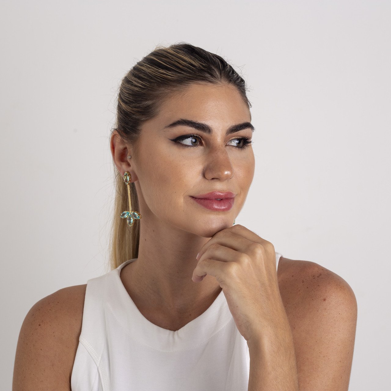 BRINCOS PHILIPA HASTE DE METAL E CRISTAIS ACQUA MARINE BANHO OURO