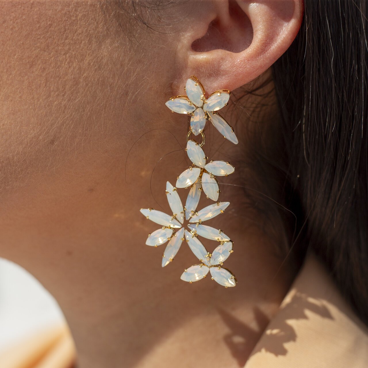 BRINCOS RADIANTE CRISTAIS NAVETES BRANCO BANHO OURO