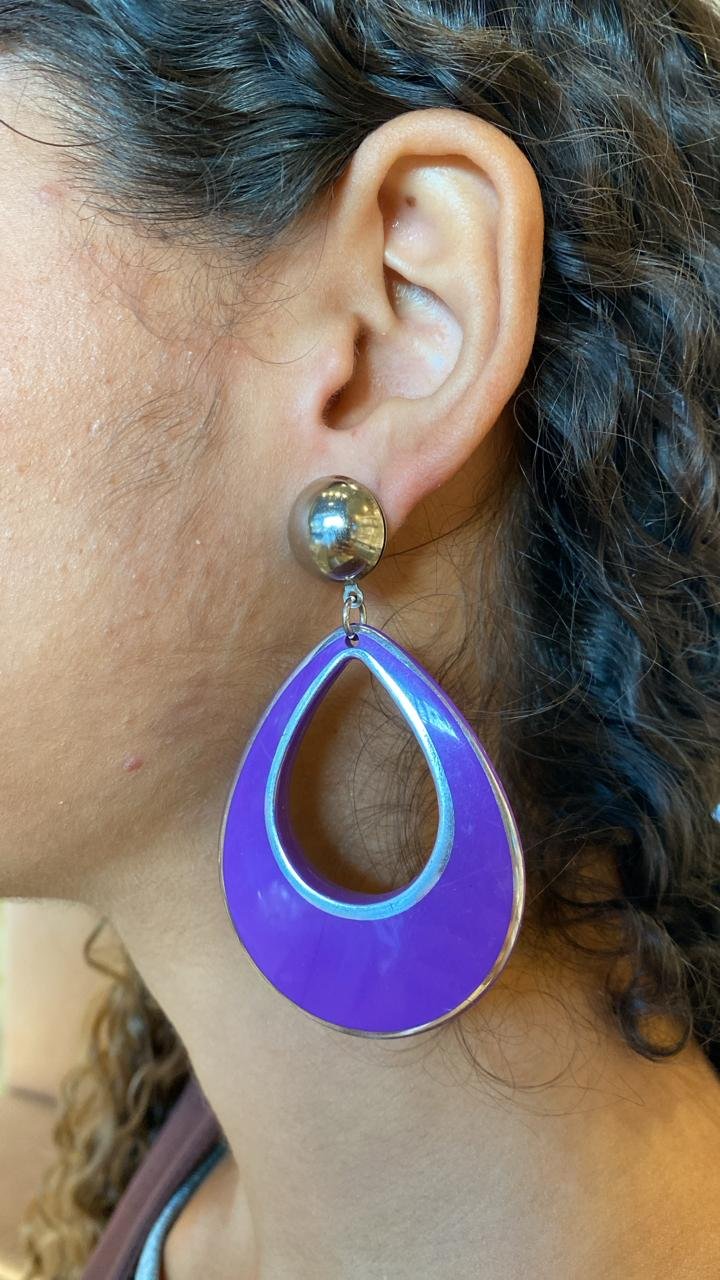 BRINCOS SAFRA GOTA RESINA ROXA