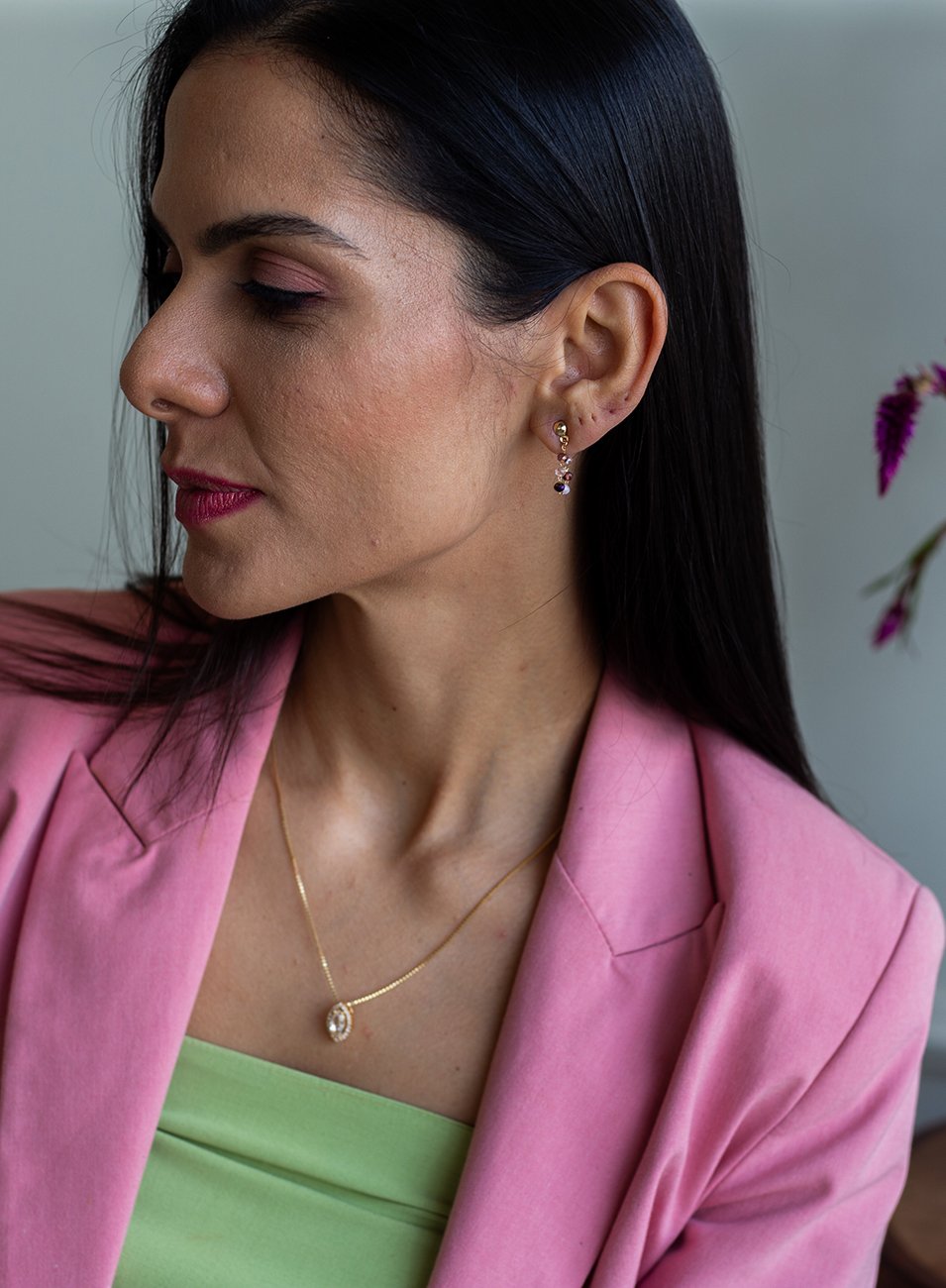 BRINCOS SOFIA CRISTAIS ROXO AMETISTA QUARTZO ROSA BANHO OURO