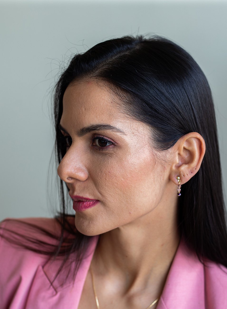 BRINCOS SOFIA CRISTAIS ROXO AMETISTA QUARTZO ROSA BANHO OURO