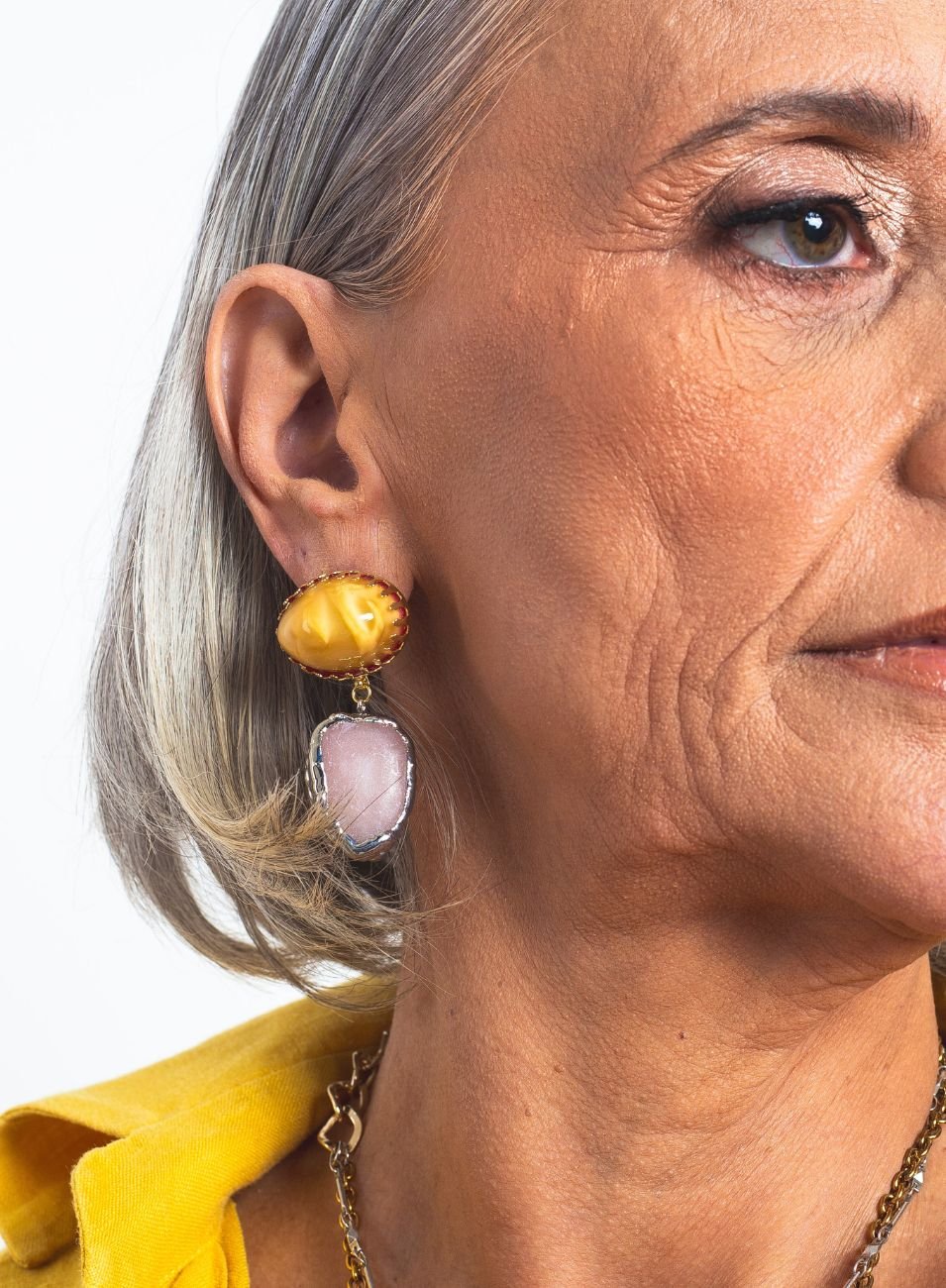 BRINCOS SOLSTÍCIO QUARTZO E CABOCHÃO CARAMELO MIX DE BANHO