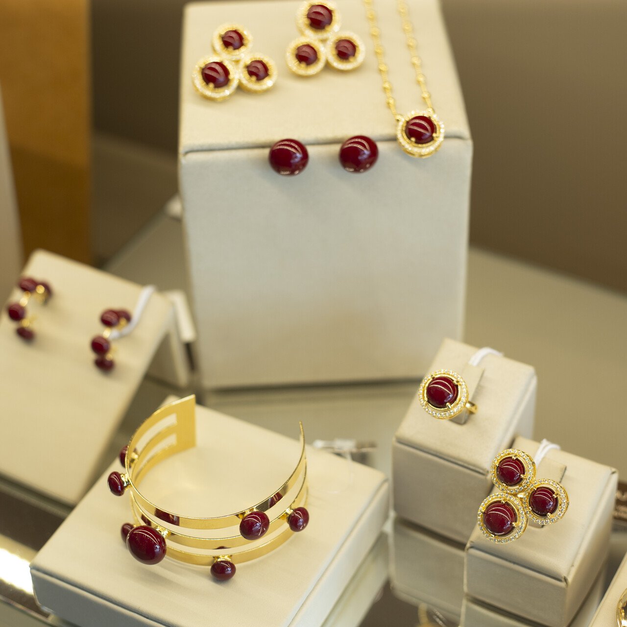 BRINCOS TRIO CEREJINHA BANHO OURO