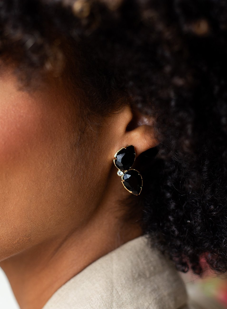 BRINCOS VENEZA GOTA DUPLA PRETO BANHO OURO