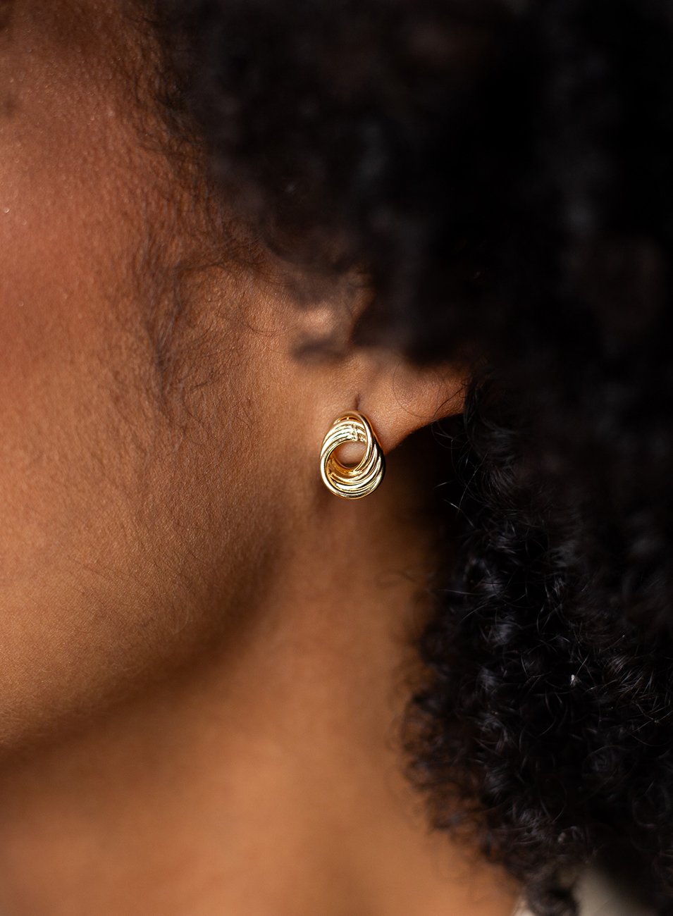 BRINCOS VÍNCULO BANHO OURO