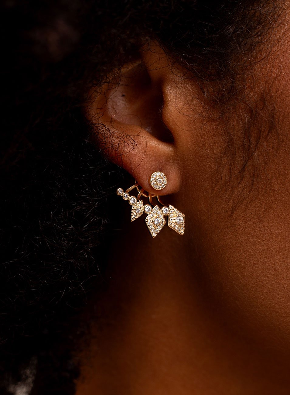 BRINCOS ZURI 2 EM 1 EARJACKET COM ZIRCÔNIA BANHO OURO