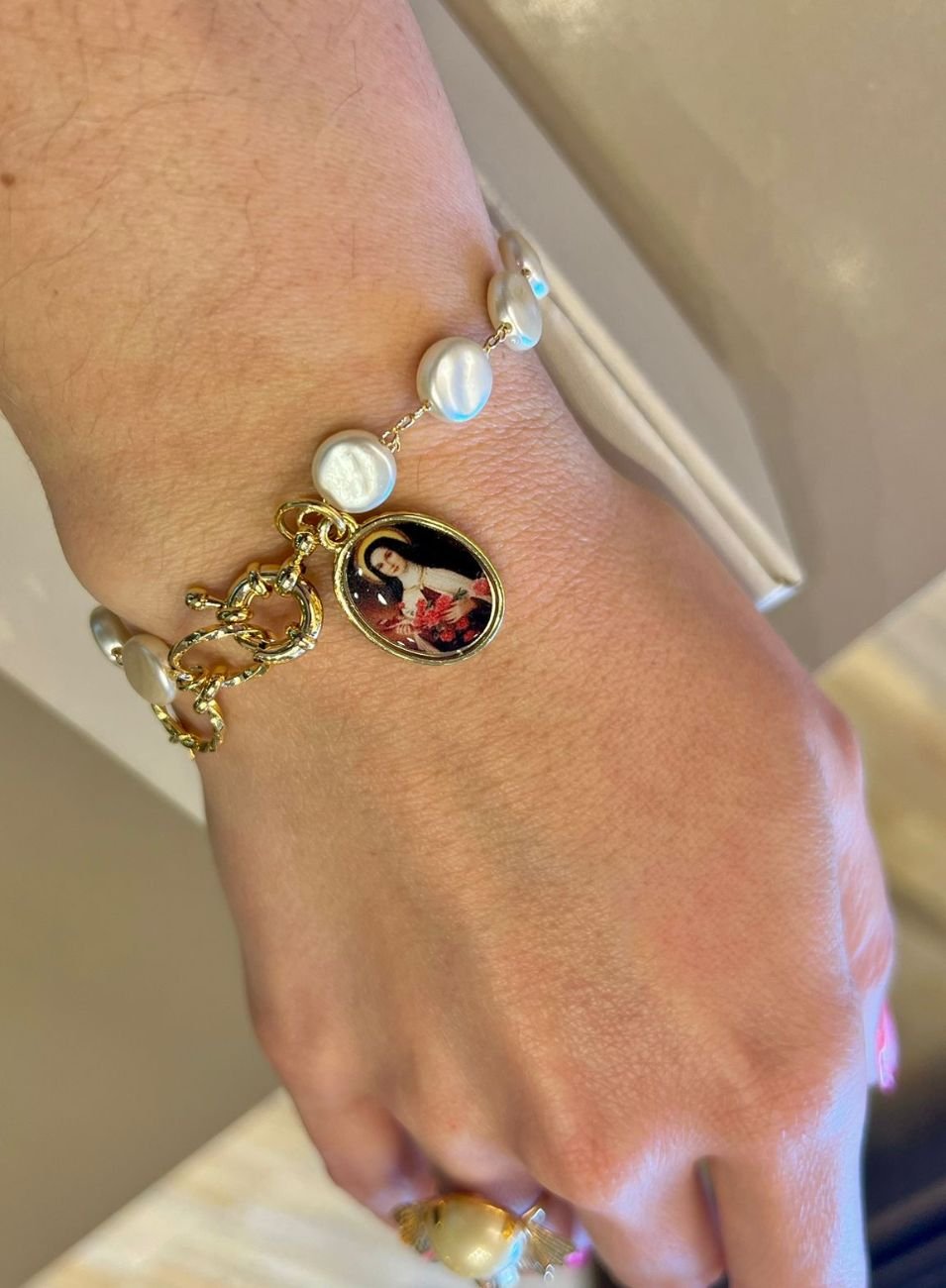 PULSEIRA CONTOS SANTA TEREZINHA BANHO OURO