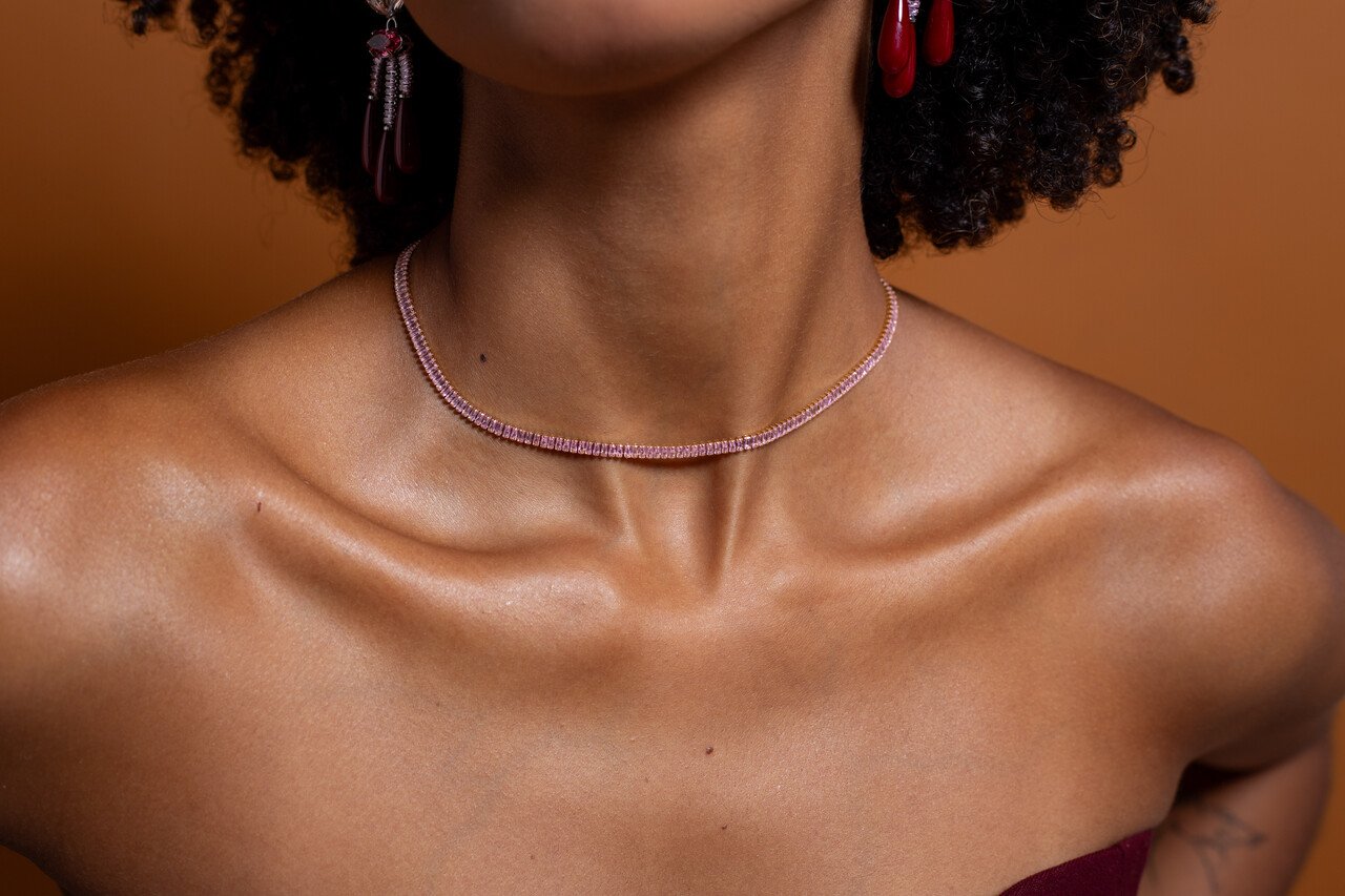 CHOKER BELLA RIVIERA ROSA BANHO OURO