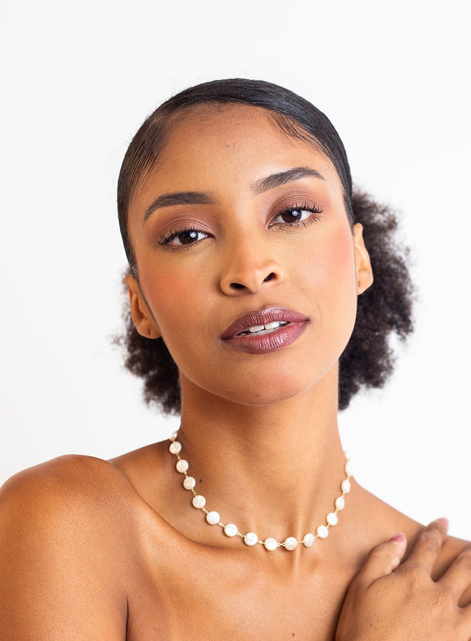 CHOKER CONTOS PÉROLAS BANHO OURO