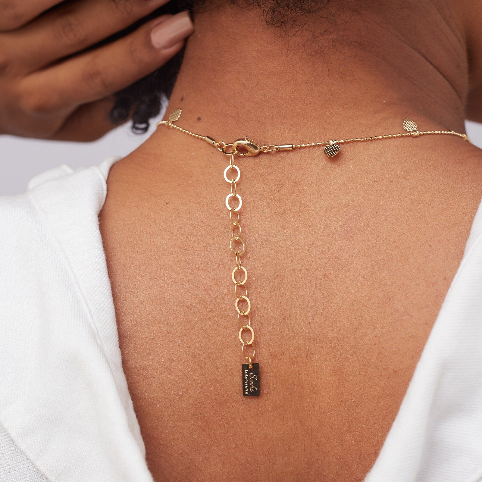 CHOKER DIGIS PINGENTES CORAÇÃO METAL BANHO OURO