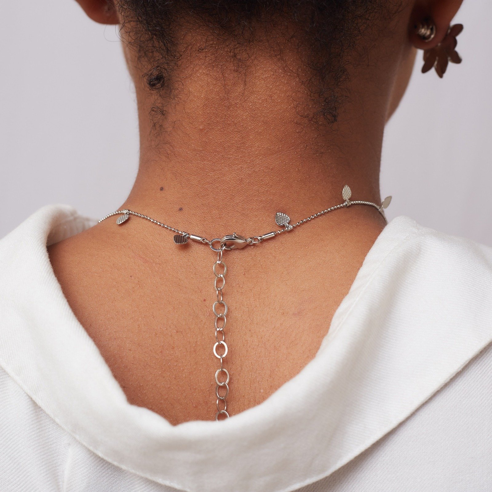 CHOKER DIGIS PINGENTES CORAÇÃO METAL BANHO RÓDIO BRANCO