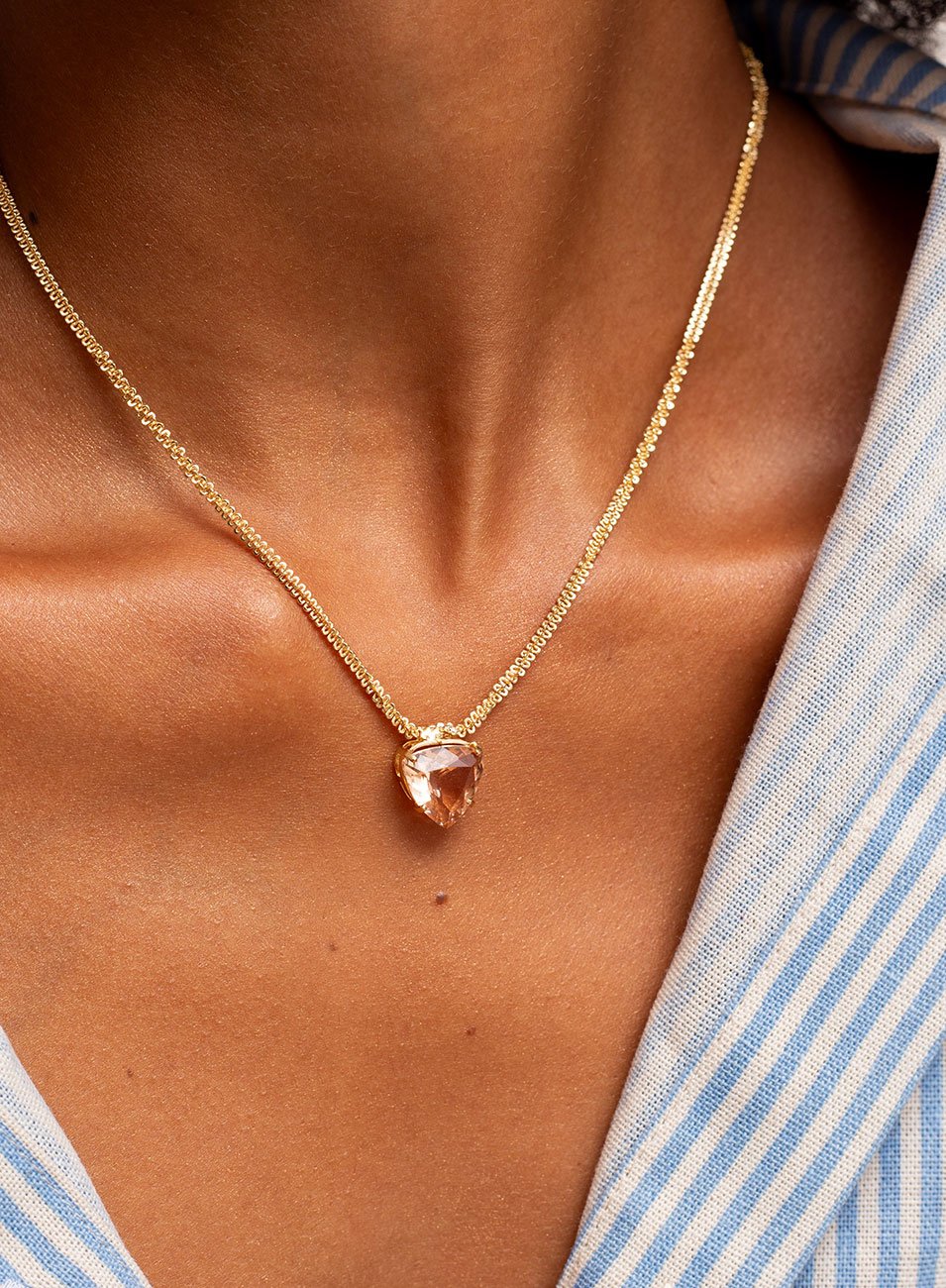 CHOKER DIVA CRISTAL TRIANGULAR MORGANITA BANHO OURO