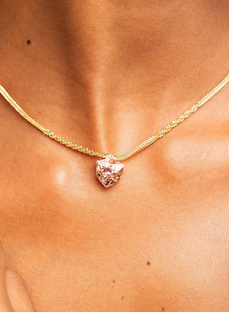 CHOKER DIVA CRISTAL TRIANGULAR ROSÊ BANHO OURO