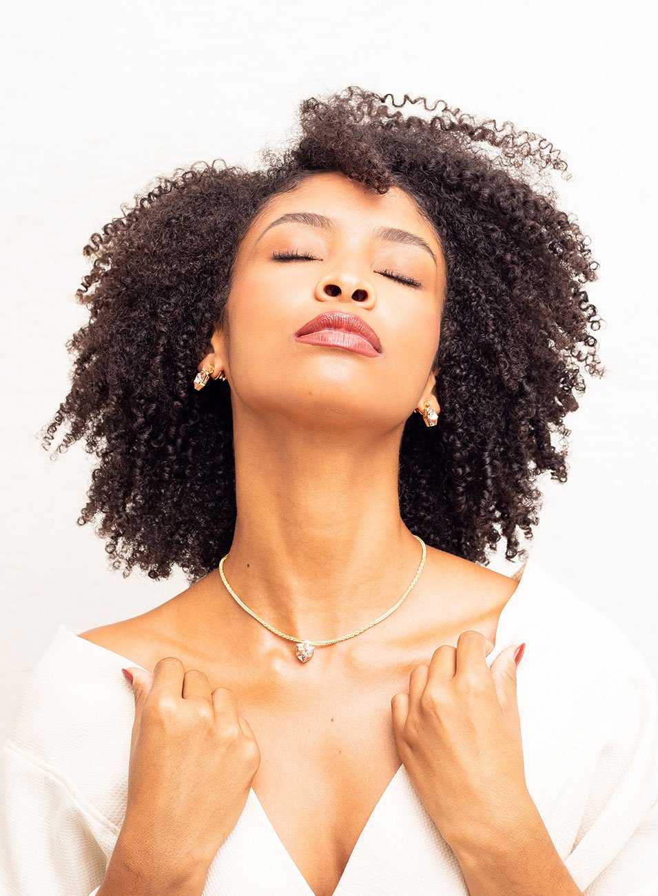 CHOKER DIVA CRISTAL TRIANGULAR ROSÊ BANHO OURO