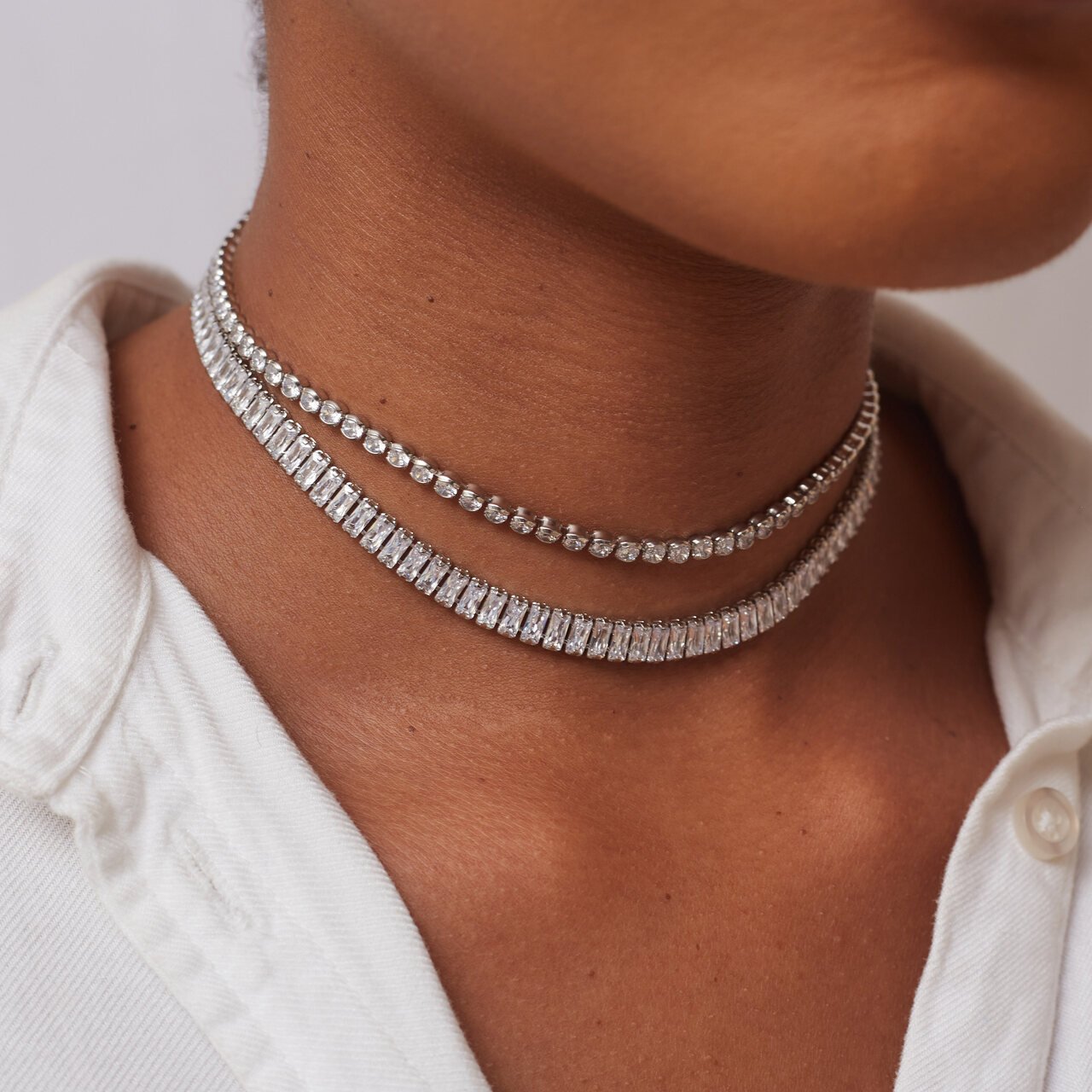 CHOKER DIZOU RIVIERA BAGUETE INCOLOR BANHO RÓDIO BRANCO