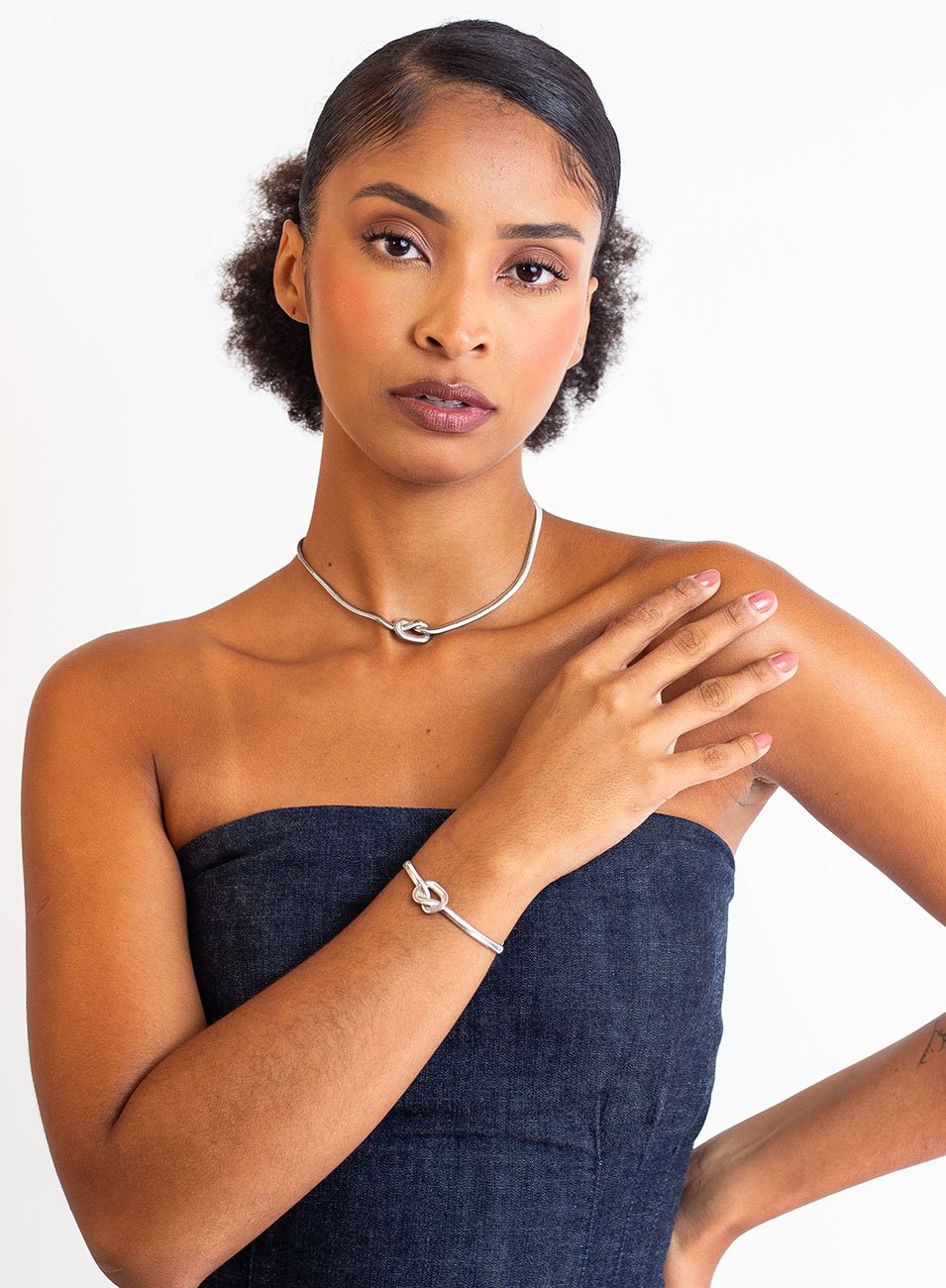 CHOKER ELO INFINITO BANHO DE RÓDIO BRANCO