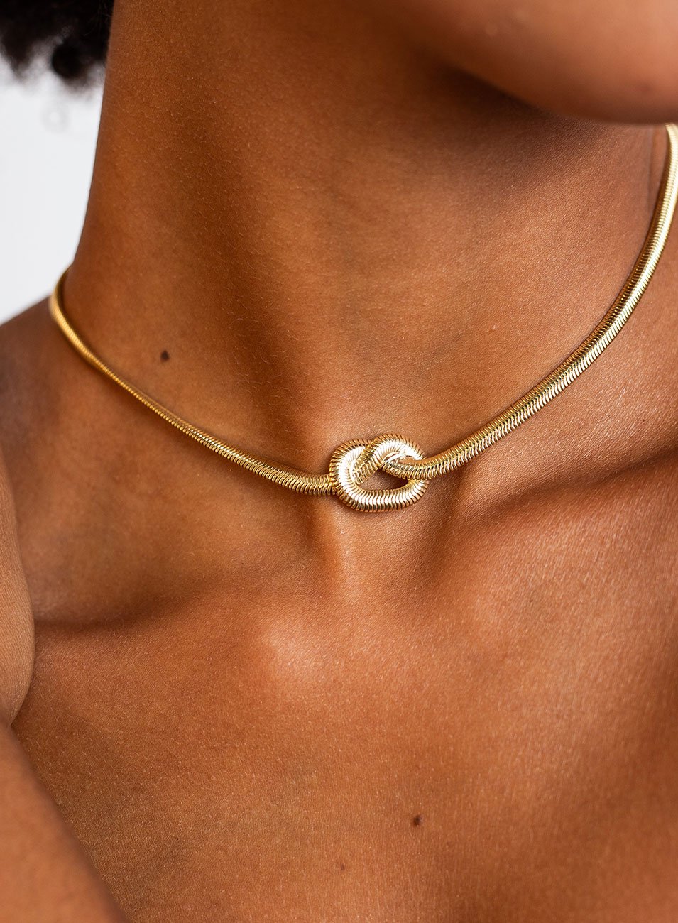 CHOKER ELO INFINITO BANHO OURO 