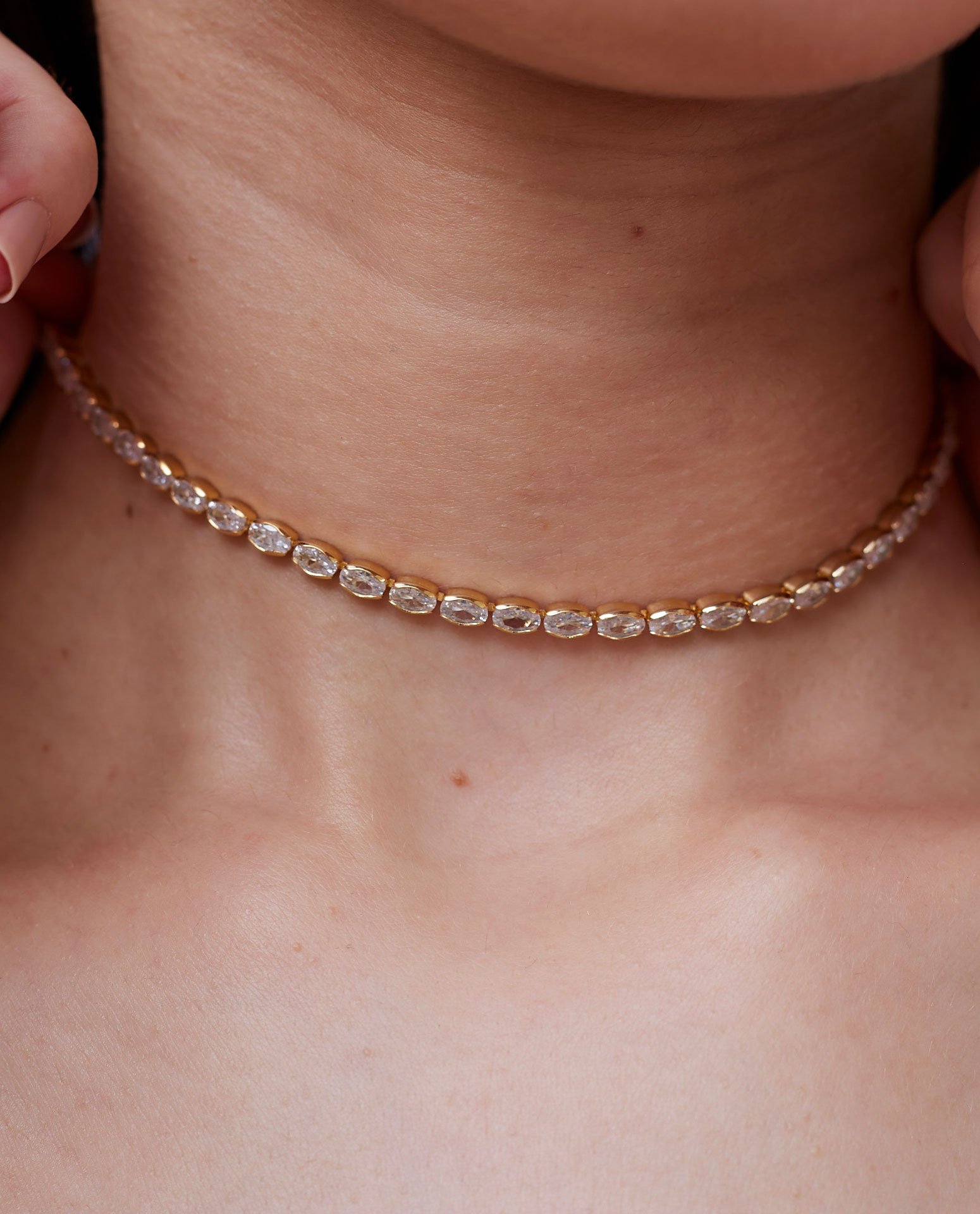 CHOKER FRANCIS RIVIERA FINA P OVAL INCOLOR BANHO OURO