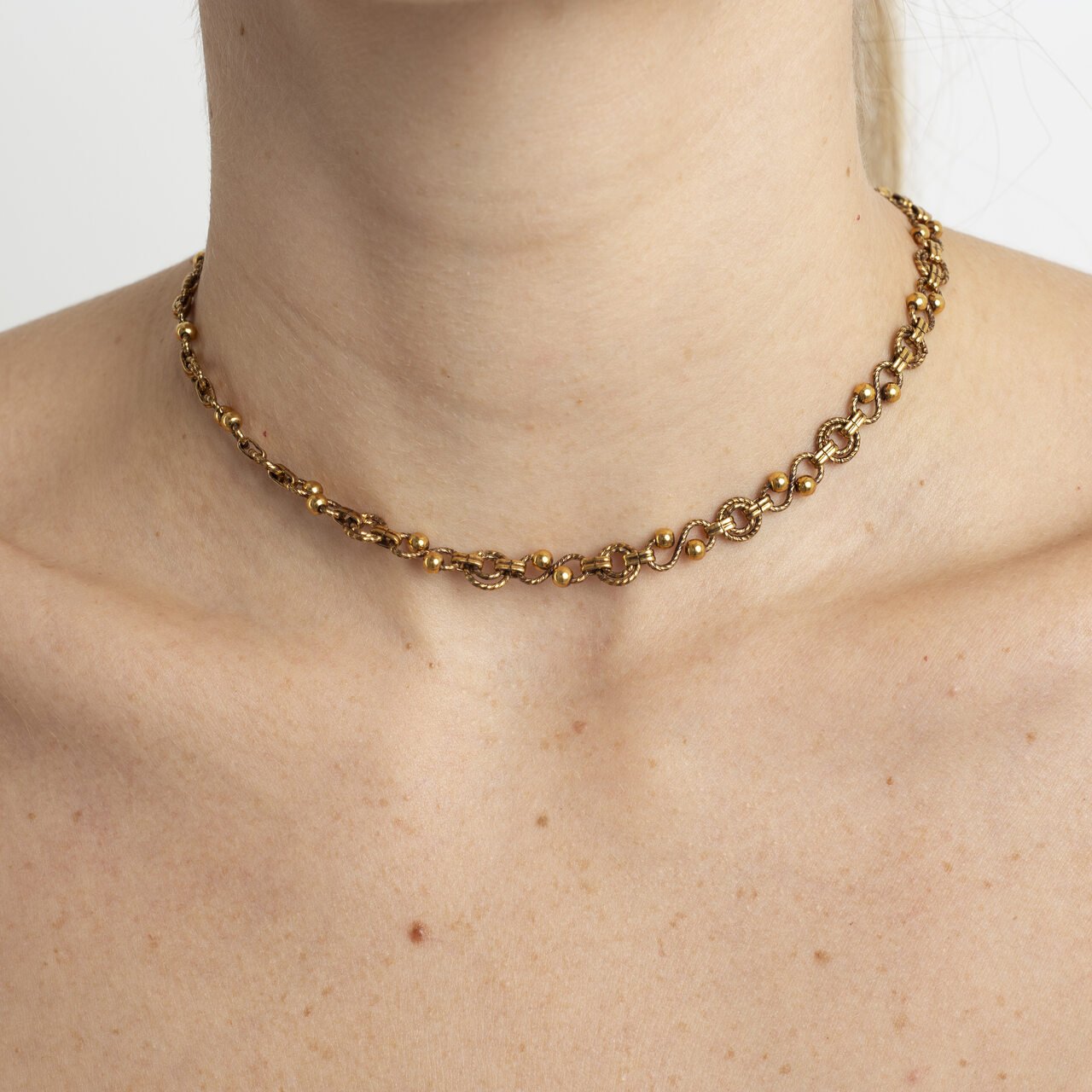 CHOKER INFINITOS BANHO OURO ENVELHECIDO