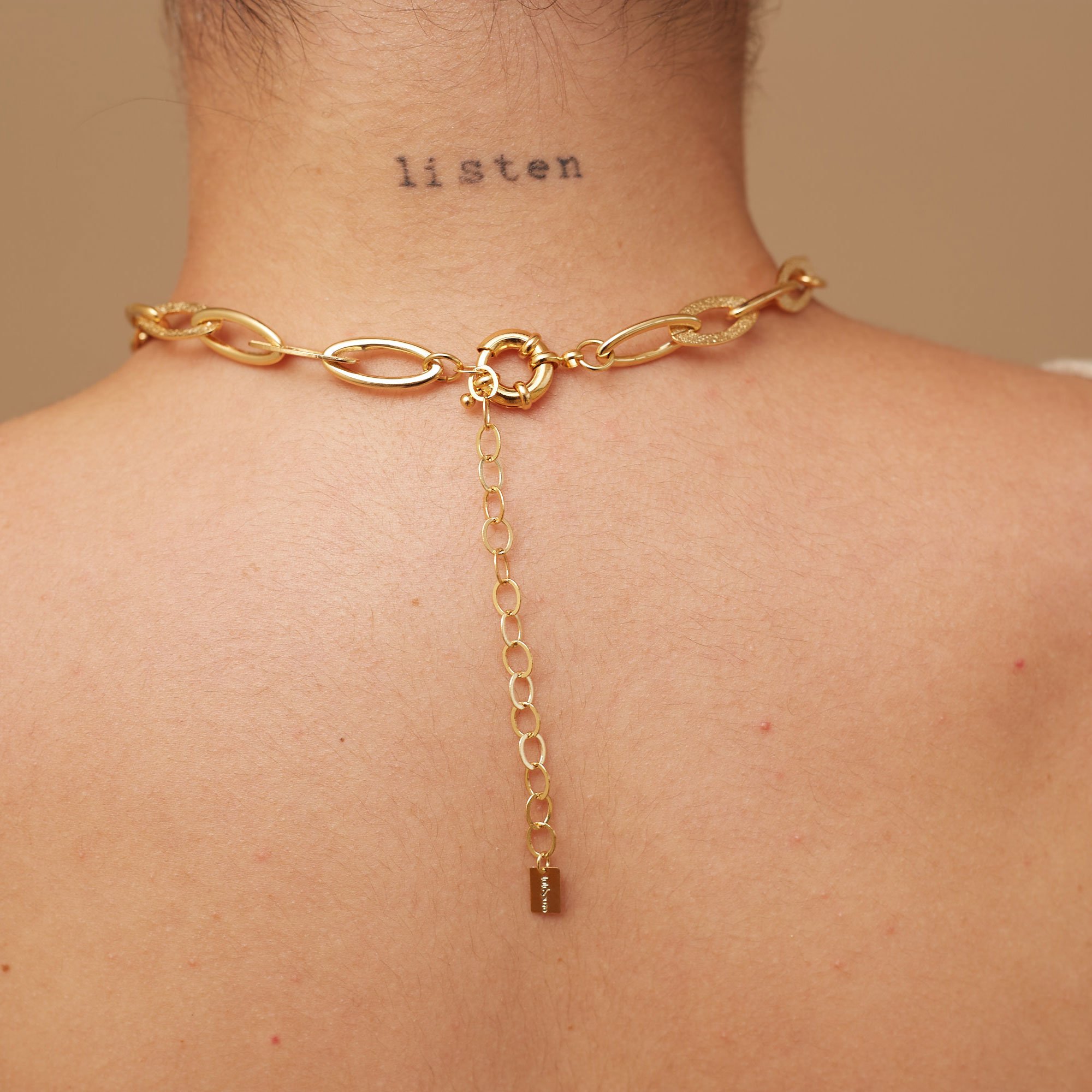 CHOKER LIGA MARTELADO BANHO OURO