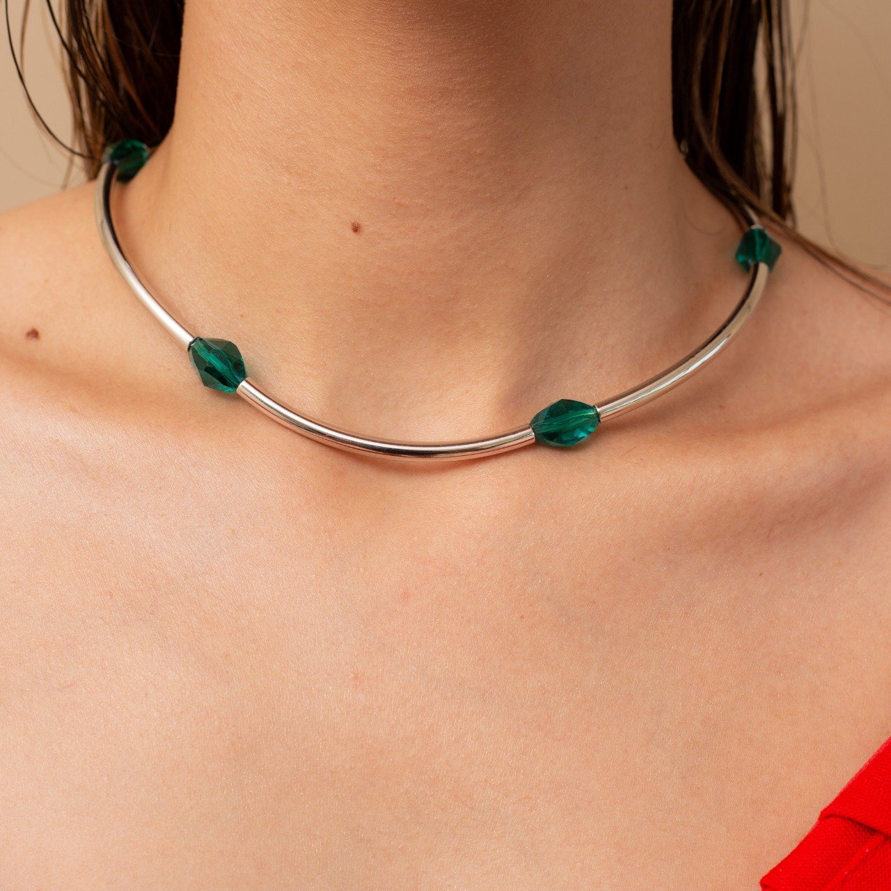 CHOKER LORA CORRENTE TUBO PINGENTES VERDES RÓDIO BRANCO