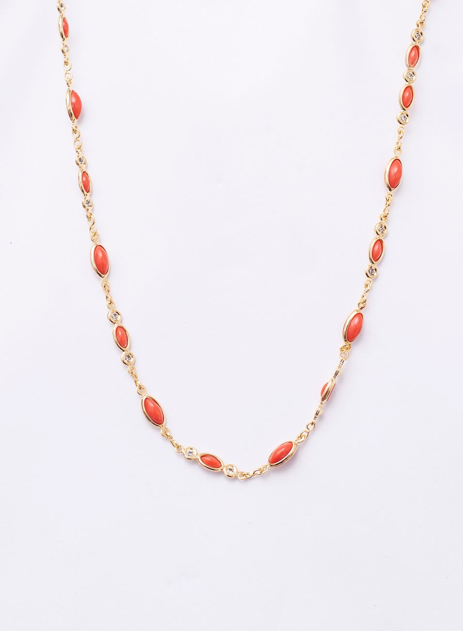CHOKER OFÉLIA OVAL RESINA CORAL BANHO OURO