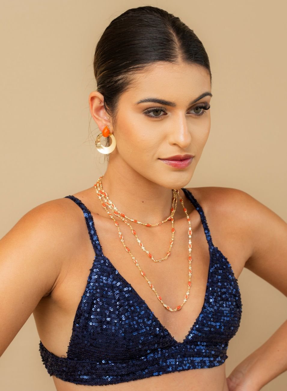CHOKER OFÉLIA OVAL RESINA CORAL BANHO OURO