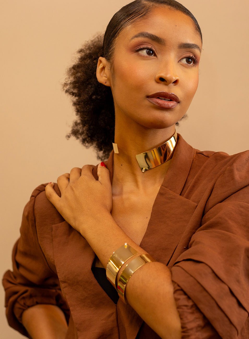 CHOKER PASSARELA METAL LISO BAGUETE OURO