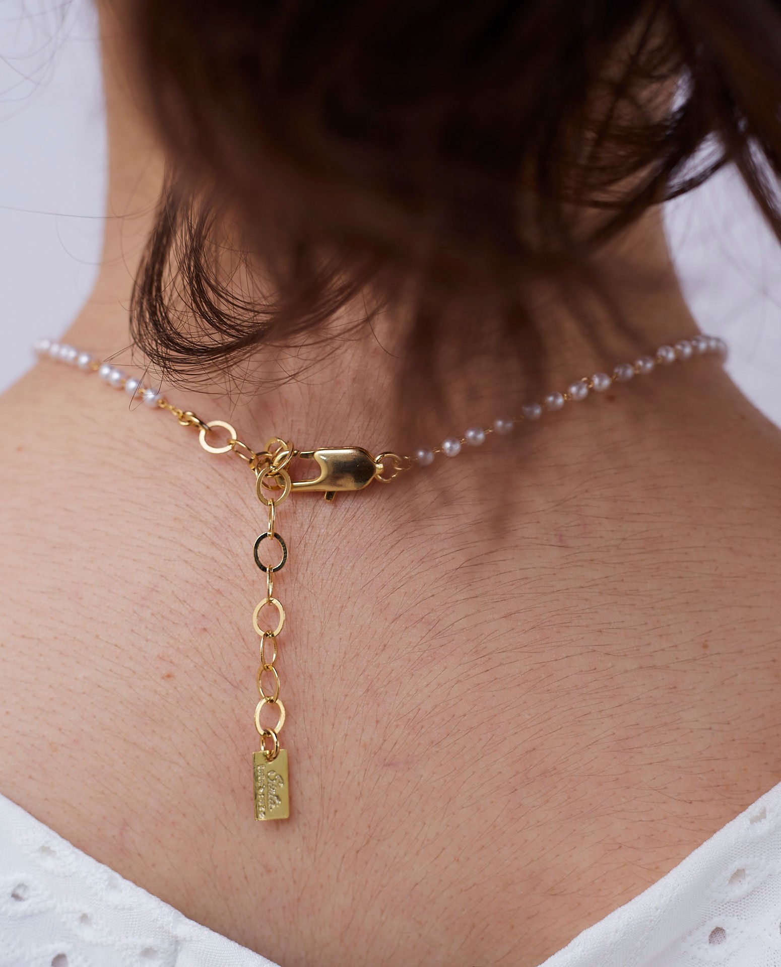 CHOKER PRINCESINHA MINI PÉROLAS BANHO OURO