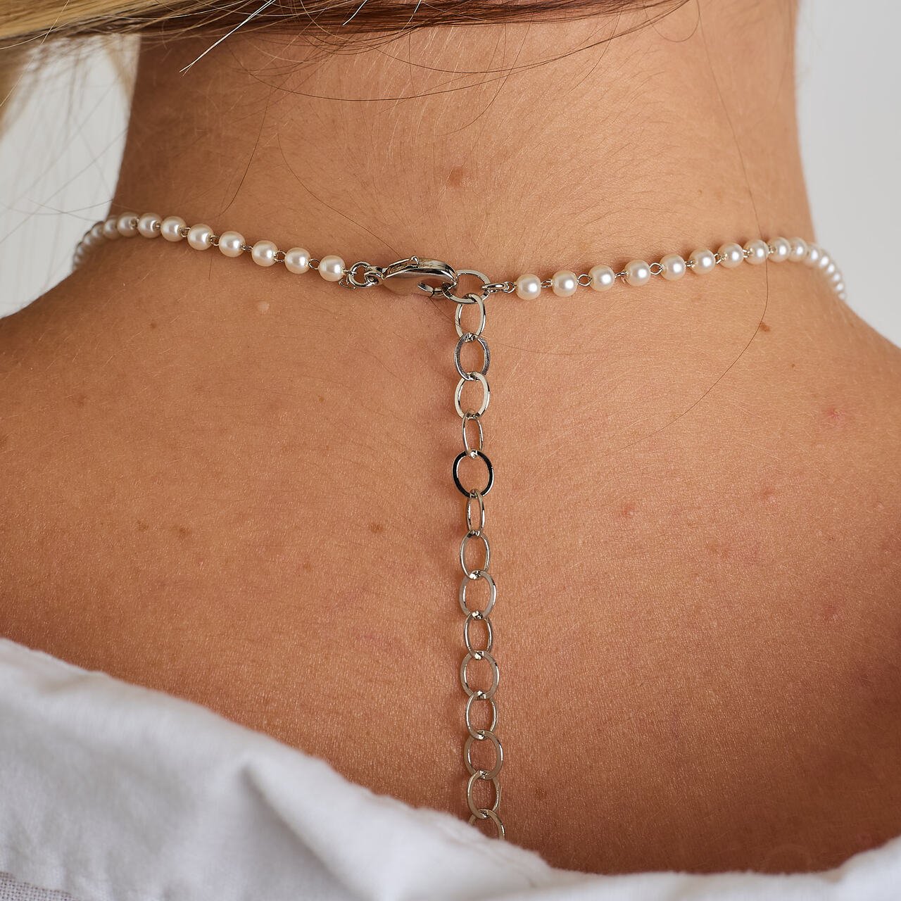 CHOKER PRINCESINHA MINI PÉROLAS BANHO RÓDIO BRANCO