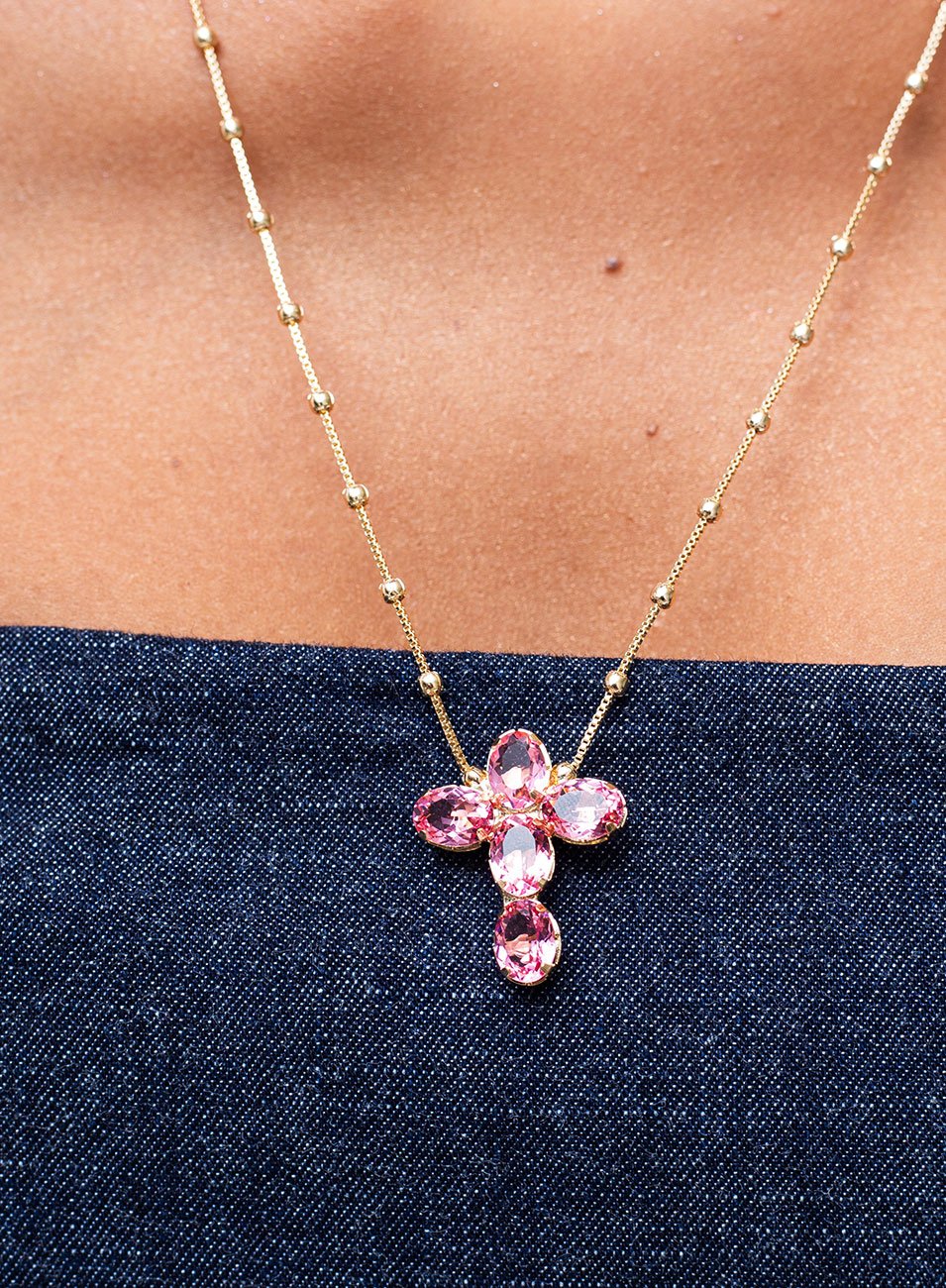 CHOKER REGULÁVEL CRUZ P ROSA SAFIRA BANHO OURO